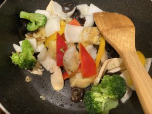 【料理】生協（コープ）のミールキット「白身魚と５種野菜のトウチ炒め」