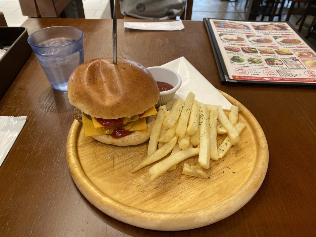 【長野駅から徒歩1分】駅ビル内の「グリル　ザ　ブッチャー」で「チーズバーガー」をいただきました。